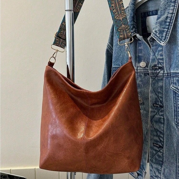 ⚠️Clearance Brown Leather Tote Bag with Patterned Blue Strap - Picture 3 of 7